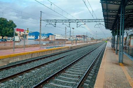 Tramo de la línea C2 por la que circulan los trenes de mercancías, reparado.