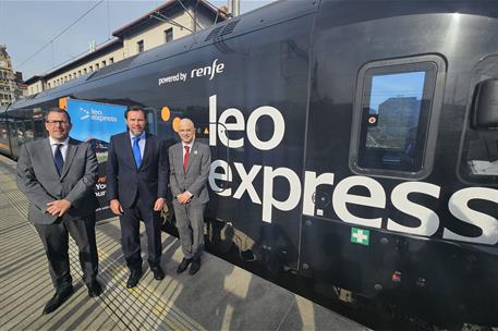 El ministro de Transportes y Movilidad Sostenible, Óscar Puente, durante la visita a la empresa ferroviaria checa Leo Express.