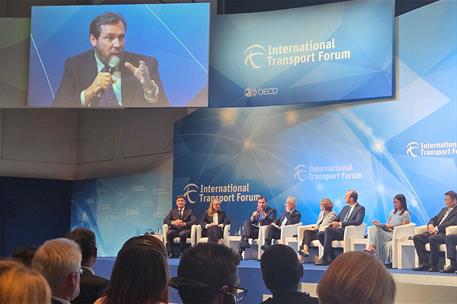 El ministro de Transportes y Movilidad Sostenible, Óscar Puente, durante su intervención en la Cumbre 2024 del Foro Internaciona