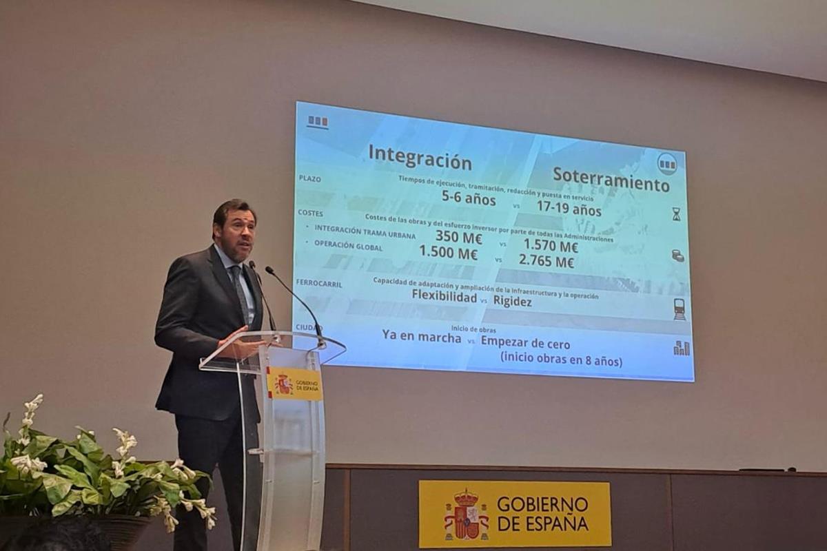 El ministro Óscar Puente, en el acto de presentación de las opciones para integrar el ferrocarril en Valladolid