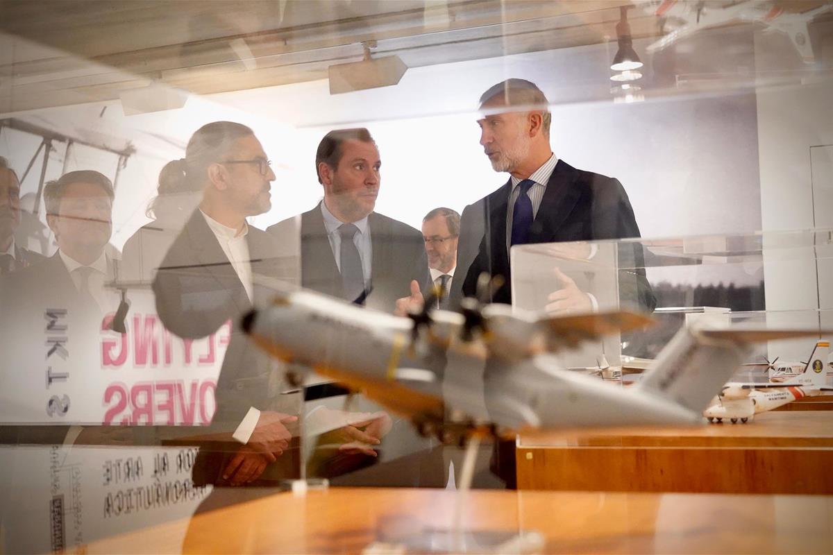Óscar Puente junto al Rey en la conmemoración de los 30 años de la Fundación Enaire.