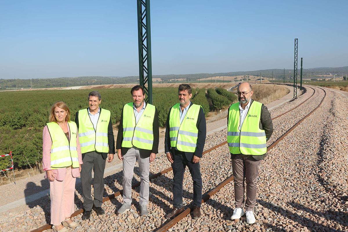 ​El ministro de Transportes y Movilidad Sostenible, Óscar Puente, durante su visita a las obras 