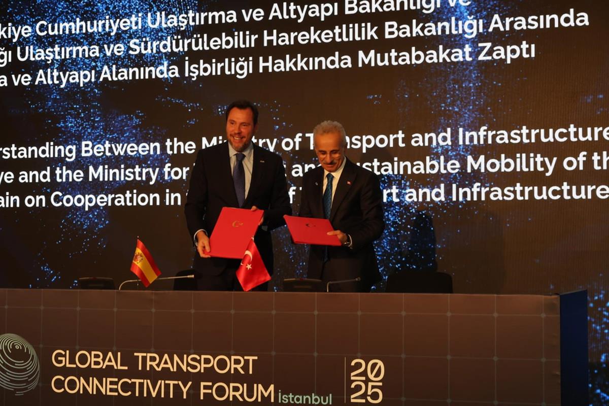 Imagen del artículo Óscar Puente firma un Memorando de Entendimiento con Turquía para reforzar la colaboración en el desarrollo de las infraestructuras y el transporte