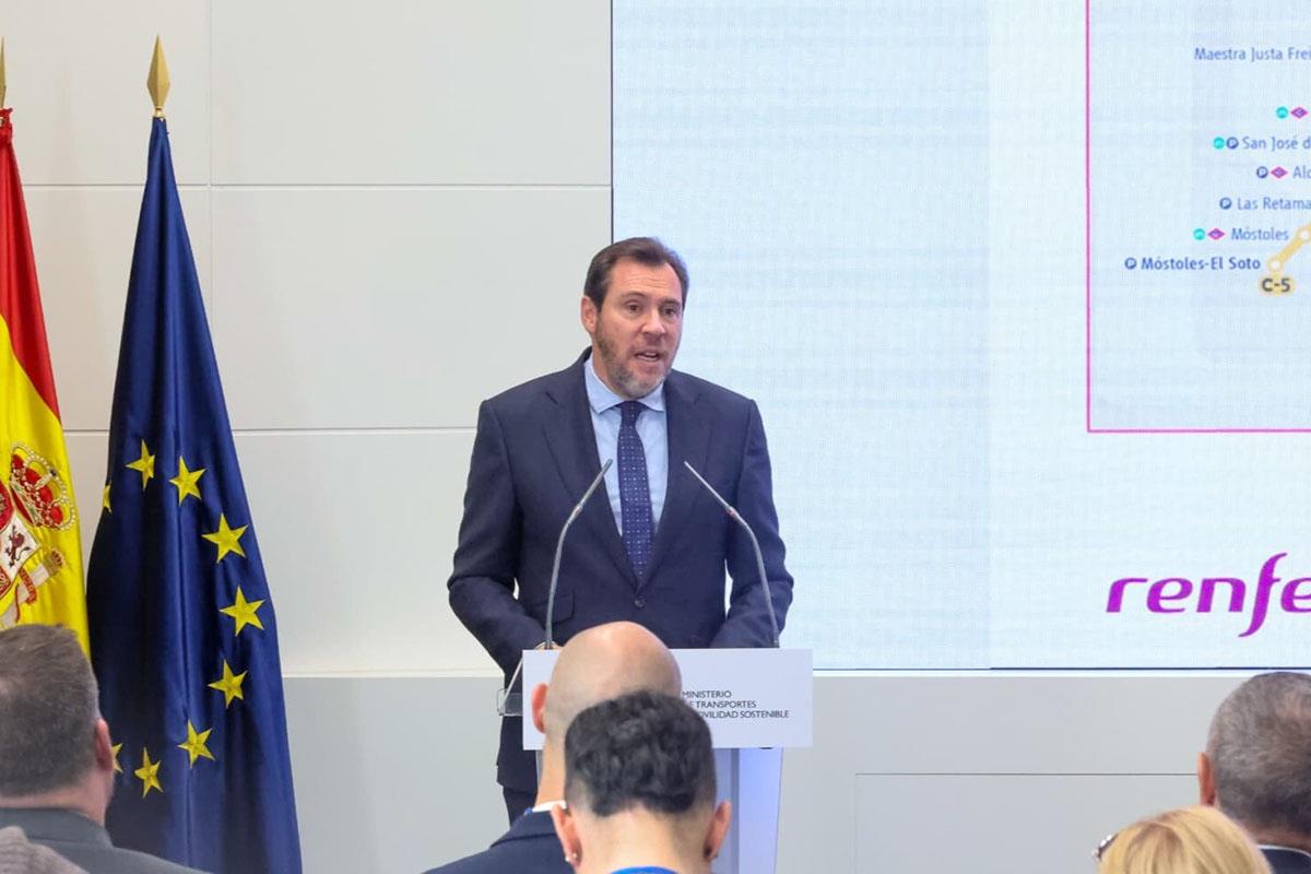 Óscar Puente en la presentación del plan para renovar la línea C-5 de Cercanías de Madrid.