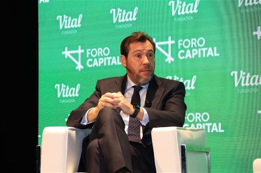 El ministro de Transportes y Movilidad Sostenible, Óscar Puente, interviene en el Foro Capital celebrado en Vitoria-Gasteiz