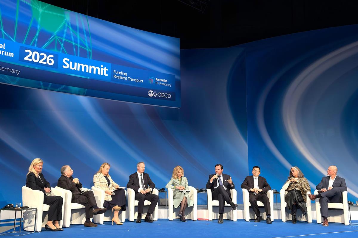 El ministro Óscar Puente interviene en la apertura del Foro Internacional del Transporte