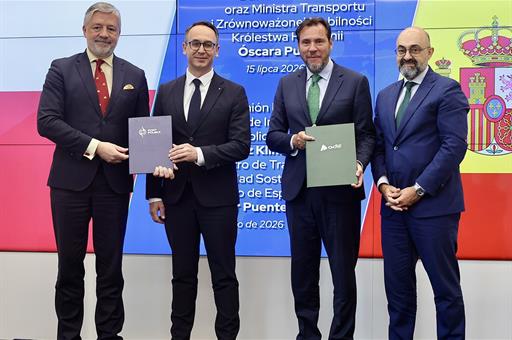 El ministro de Transportes y Movilidad Sostenible, Óscar Puente, en su viaje a Polonia.