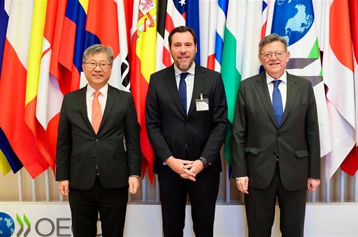 18/03/2026. International collaboration in transport. The Minister for Transport and Sustainable Mobility, Óscar Puente, together with the S...