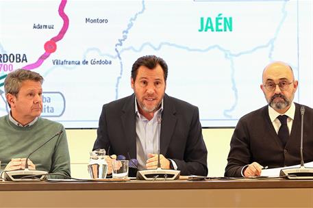 El ministro de Transportes y Movilidad Sostenible, Óscar Puente, durante la rueda de prensa