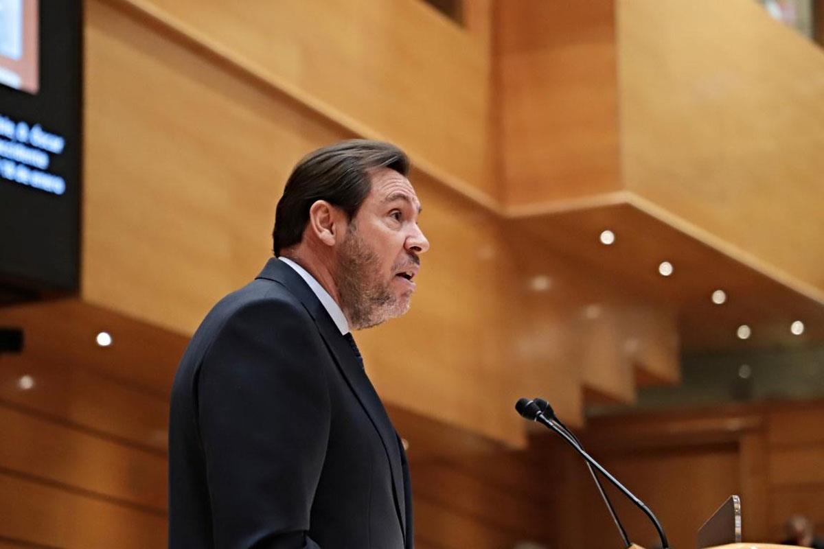 El ministro de Transportes y Movilidad Sostenible, Óscar Puente, ofrece información sobre Rodalies durante su comparecencia 