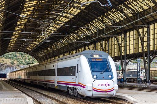 Transportes impulsa el transporte público con el Abono único