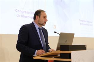 El ministro Ábalos durante su intervención en el VIII Congreso Nacional de Ingeniería Civil