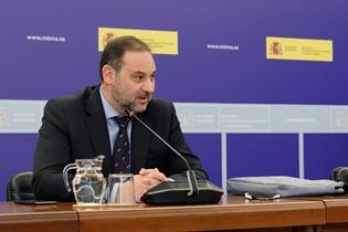 El ministro José Luis Ábalos durante la reunión