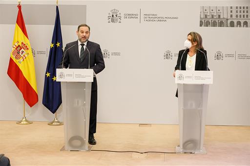 El ministro José Luis Ábalos y la vicepresidenta cuarta del Gobierno, Teresa Ribera