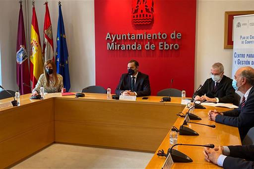 El ministro José Luis Ábalos en el Ayuntamiento de Miranda de Ebro