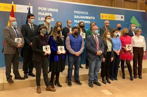Foto de familia de la ministra Raquel Sánchez y los premiados