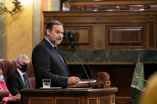 El ministro de Transportes, Movilidad y Agenda Urbana, José Luis Ábalos, en el Congreso de los Diputados