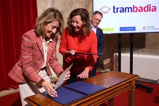 La ministra Raquel Sánchez junto a la presidenta de Baleares, Francisca Armengol