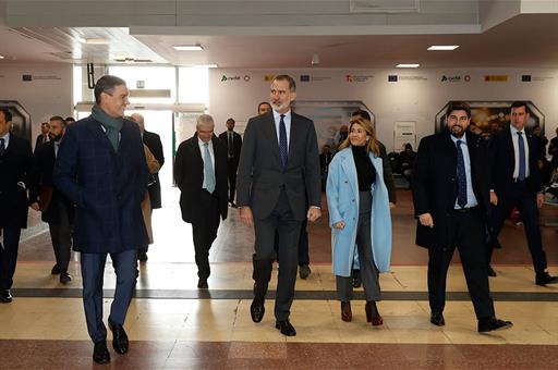 El rey Felipe Vi, el presidente del Gobierno, Pedro Sánchez, la ministra Raquel Sánchez y el presidente de la Región de Murcia