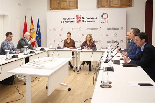 La ministra Raquel Sánchez junto a la presidenta María Chivite durante la reunión