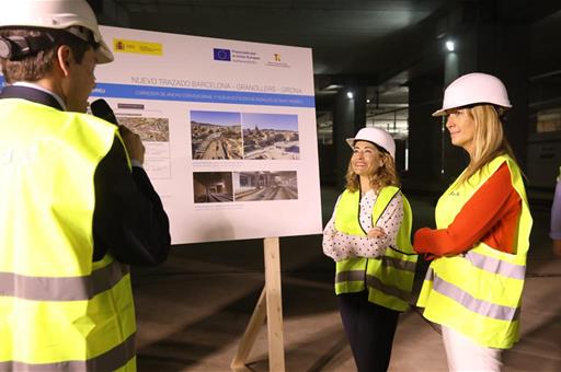 La ministra Raquel Sánchez durante la visita a las obras de la estación de La Sagrera en Barcelona