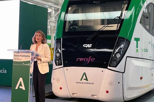 La ministra Raquel Sánchez, en el viaje inaugural del Tren Tranvía de la Bahía de Cádiz