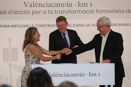 La ministra de Transportes, Movilidad y Agenda Urbana, el presidente de la Generalitat Valenciana y el alcalde de Valencia.