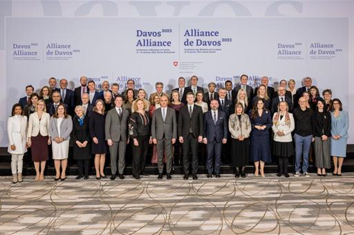 16/01/2023. Davos Alliance family photo 2023. The Minister for Transport, Mobility and Urban Agenda, Raquel Sánchez, in the family photo of ...