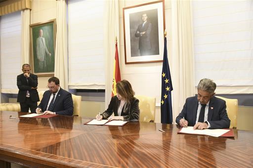 Firma de acuerdos de la ministra de Transportes, Movilidad y Agenda Urbana con los presidentes de Asturias y Cantabria