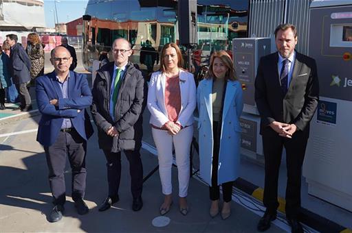 La ministra de Transportes, Movilidad y Agenda Urbana, Raquel Sánchez, junto al alcalde de Valladolid, Óscar Puente