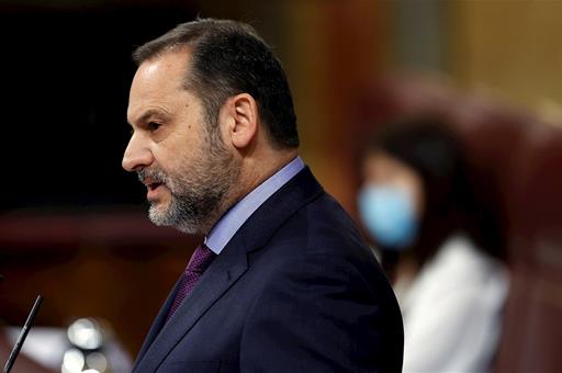El ministro José Luis Ábalos interviene desde la tribuna del Congreso