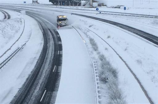 Imagen del artículo Transportes dispone 628 máquinas quitanieves y 114.695 toneladas de fundentes para hacer frente a las nevadas previstas en Aragón y Castilla y León