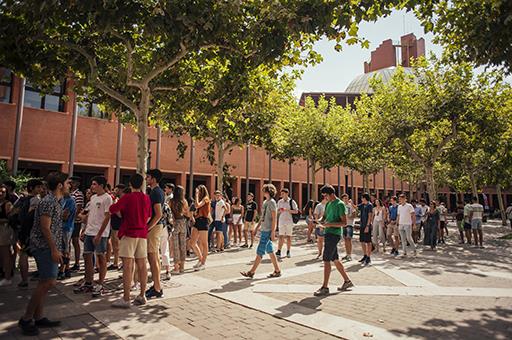 Estudiantes universitarios