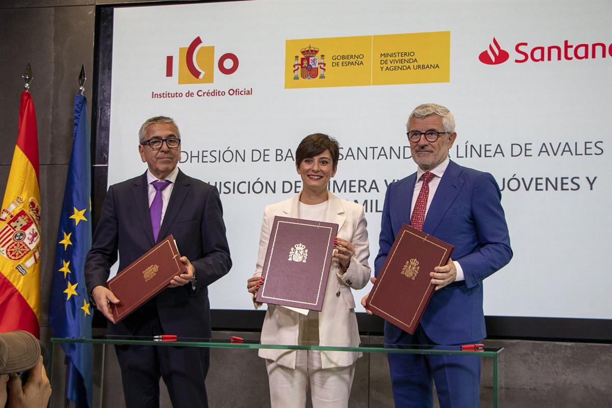 Foto de familia del acto
