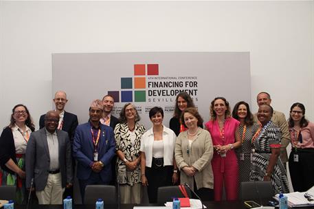 3/07/2025. Isabel Rodriguez meets with the Executive Director of UN-Habitat, Anacláudia Rossbach. Group photo of the meeting