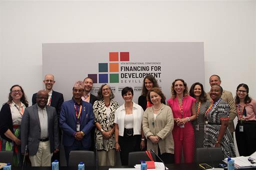 Foto de grupo de la reunión.