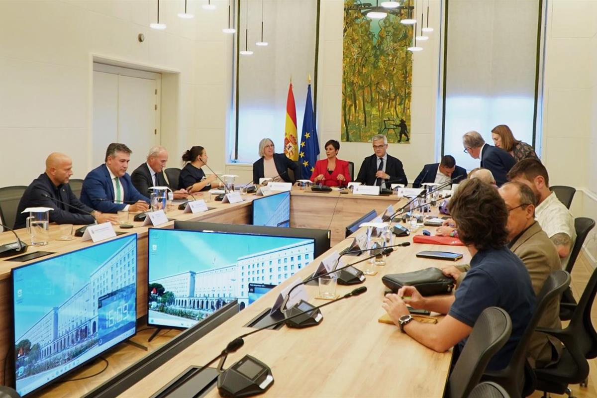 Isabel Rodríguez presenta a sindicatos y empresarios el Plan Estatal de Vivienda 2026-2030