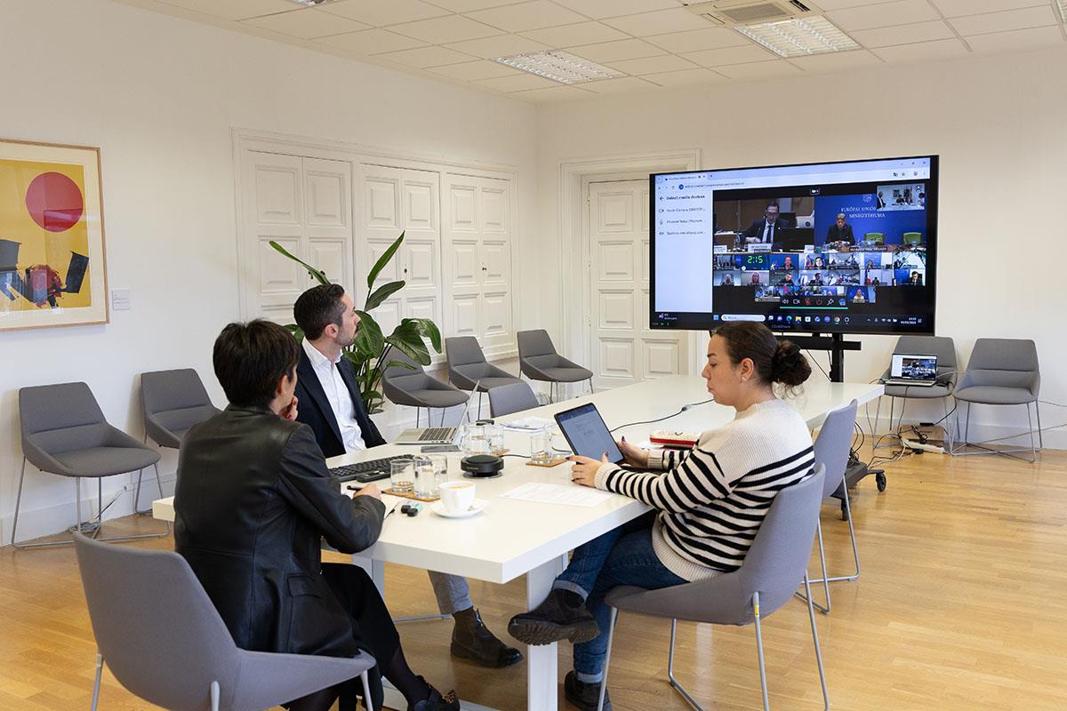 La ministra en la reunión