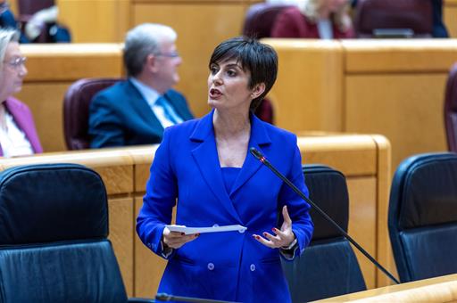 La ministra de Vivienda y Agenda Urbana, Isabel Rodríguez, interviene en la sesión de control al Gobierno en el Senado.