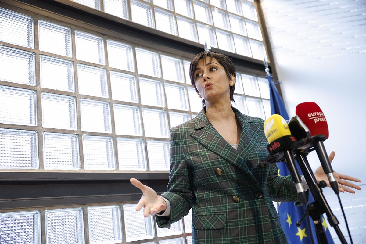 La ministra de Vivienda y Agenda Urbana, Isabel Rodríguez, atiende a los medios de comunicación